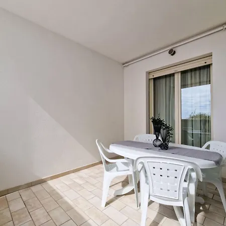 Equipped In A Seafront Apartman *